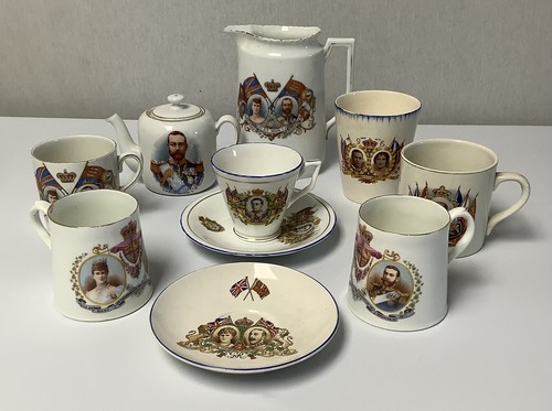 Royal commemorative ware - royal,
