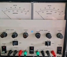 FARNELL INSTRUMENTS LT-30-1 2X0-30V 1A STABILISED DAUL - UNTESTED