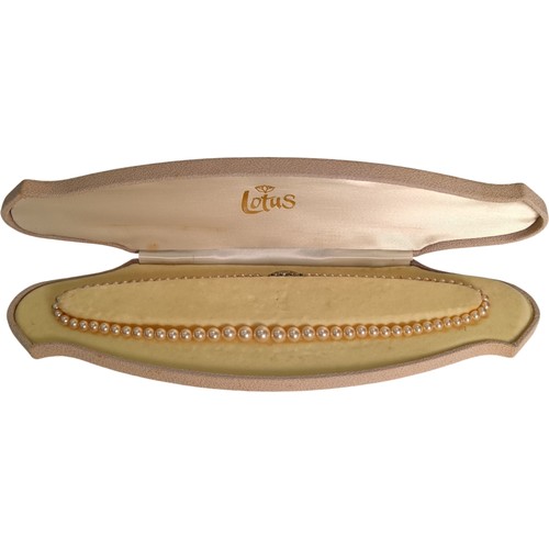 Lotus sythetic pearl necklace - sythetic,