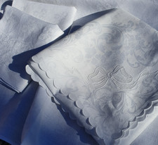 4 Vintage linen damask napkins, FLORAL DAISY BOWS, 3 matching and 1 other