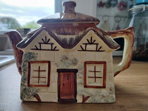 Vintage keele pottery - keele,
