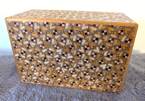 Japanese himitsu bako puzzle