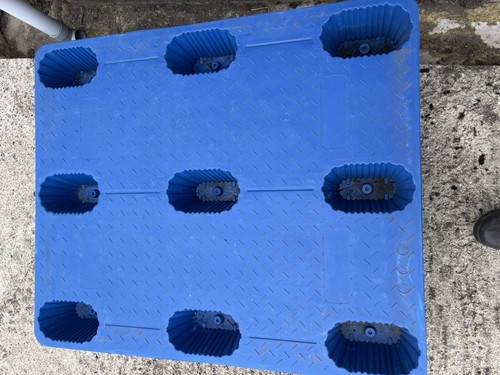Blue plastic pallet leg - plastic, 9-leg