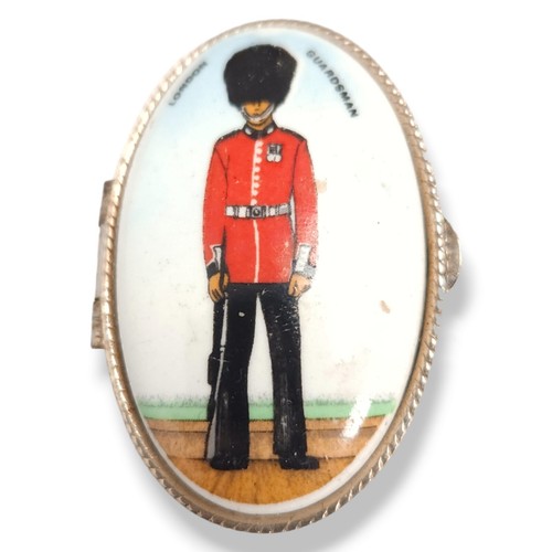 London guardsman enamel - london,