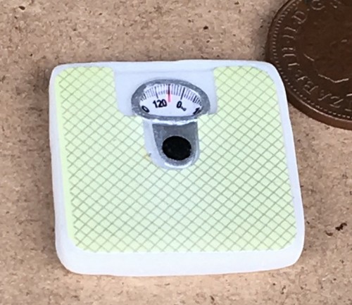 Dolls house bathroom weighing - dolls,