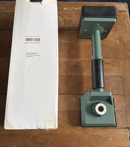 Carpet fitter knee kicker - fitter,