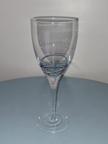 Large single wine - large, with