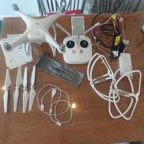 Dji phantom drone quadcopter - 4,
