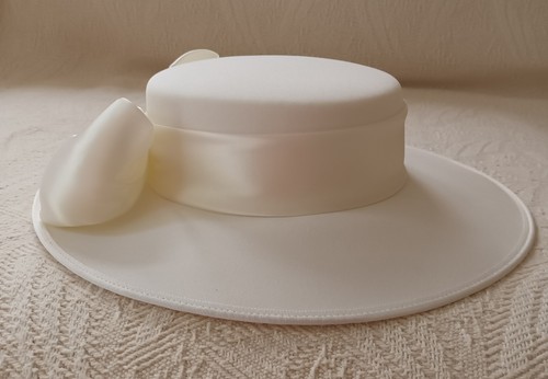 Cream large bow - , hat
