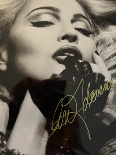 Madonna hand signed - ., 11