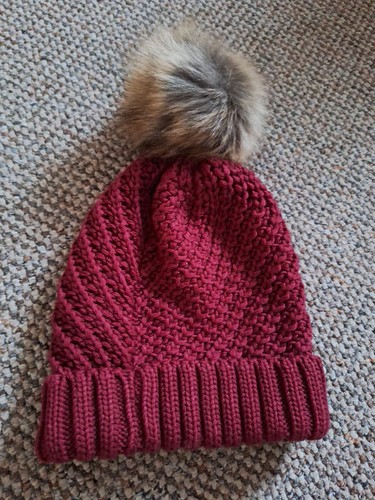 Maroon bobble hat with - bobble, pom