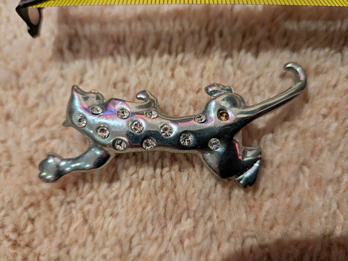 Silver tone cat brooch pin - silver,
