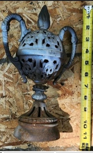 Antique round pot belly wood - round,