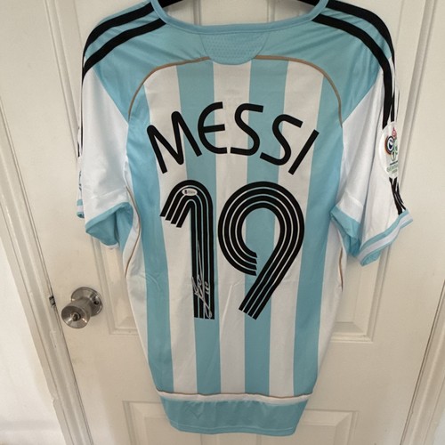 Messi signed beckett witnessed - signed,