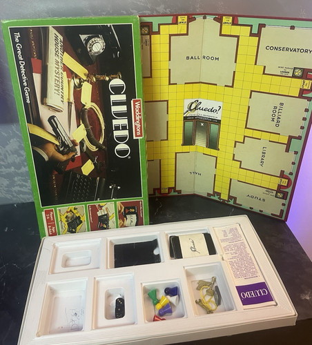 Waddingtons cluedo board - cluedo, game