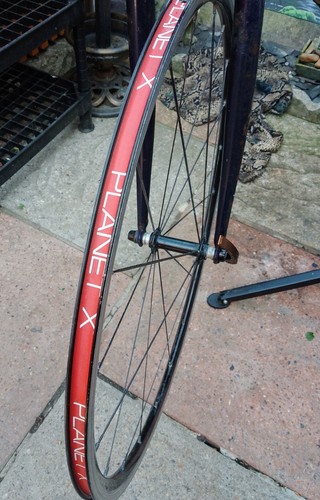 Planet superlight 700c - planet, front
