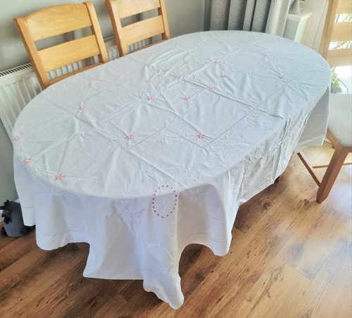 Vintage hand embroidered - hand,