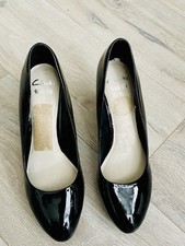 Clarks black patent high-heel