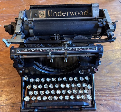 Nice antique 1920s underwood - nice,