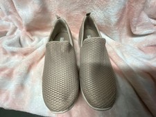 womens skechers goga max size 4