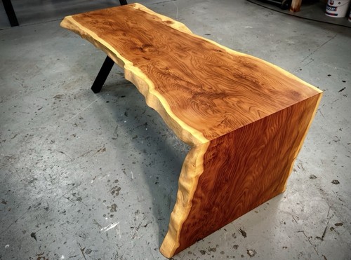 Solid live edge - edge, waterfall