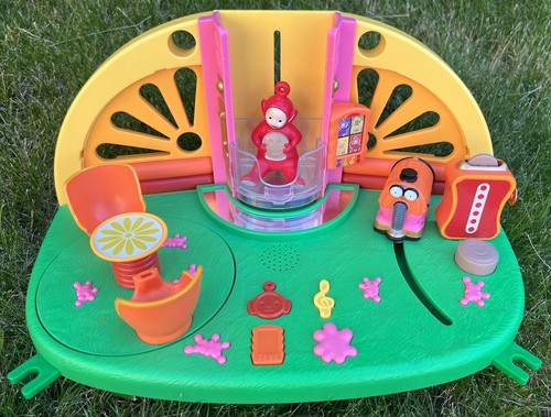 Teletubbies home hill house - home,