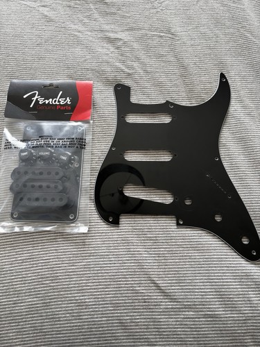 Fender stratocaster pickguard - fender,