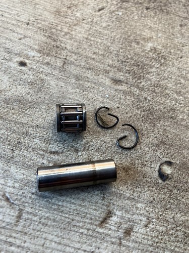 Piston head pin needle cage - pin,