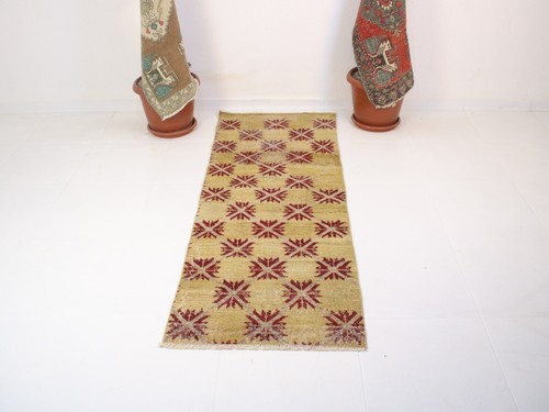 0 pastel yellow red - 2'2", x
