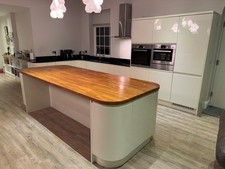 Kitchen incl Island & Appliances