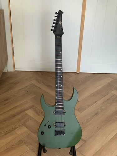 Spira s400 electric guitar