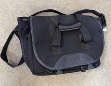 Tenba DNA 13 DSLR Camera Messenger Bag in Black DSLR ILCE expanding zip section