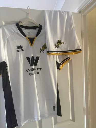 Millwall 2nd strip - millwall,