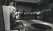 1968 Press Photo Models pose