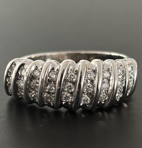 9ct 375 white - 375, 0.40ct