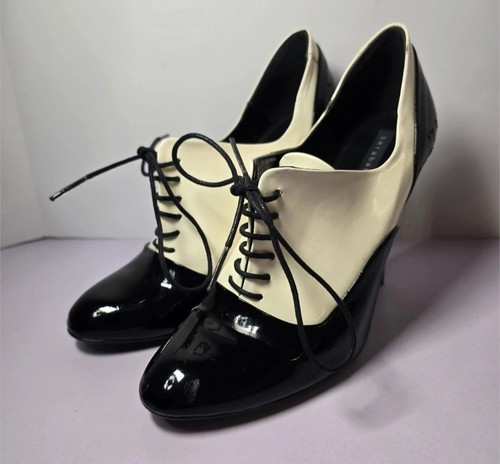 Ladies black and white size - , 3