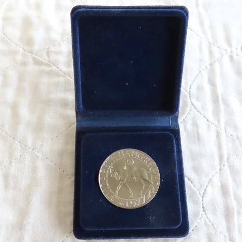 1977 silver jubilee crown - silver,