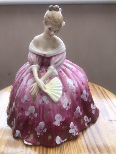 Royal doulton figurine lady - figurine,