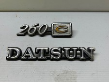 CLASSIC  '' DATSUN 260 C   ''   BADGE  43840Y2400  M0900 78801
