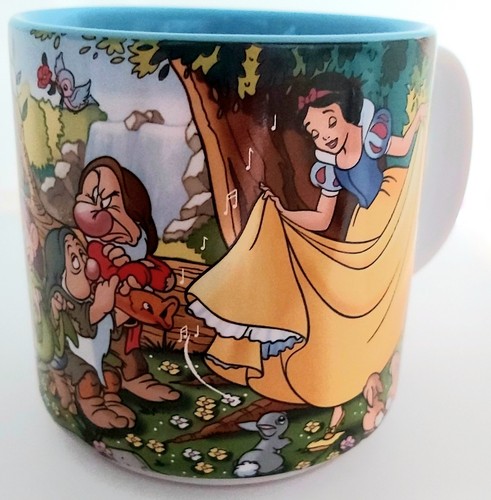Vintage 2001 disney store - store, snow
