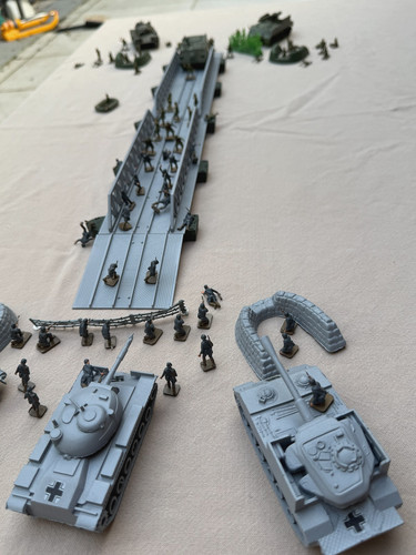Airfix pontoon bridge 80 - pontoon,