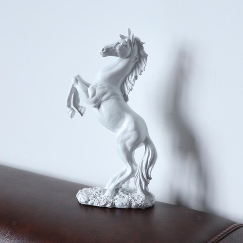 Horse statue figurines - statue,