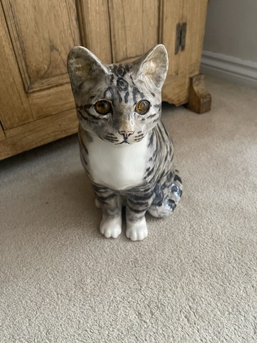 Winstanley large tabby cat - large,