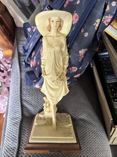 Vintage figurine lady - figurine, of
