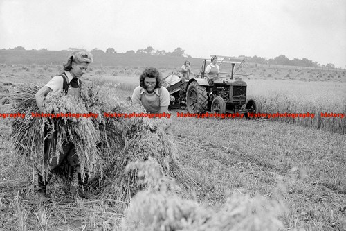 F007127 land girls action - f007127,