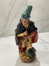 Royal Doulton Figurine , H N 2102 , The Pied Piper , Hand Painted , 1952 .