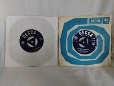 THE BEVERLEY SISTERS : THE