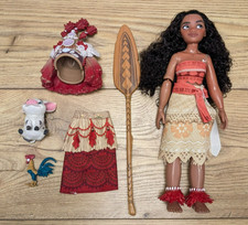 Disney Store Exclusive Singing MOANA Articulated Doll with Pua, Heihei & Oar