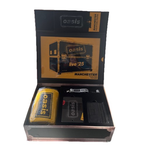 Oasis live vip merch box - 25,