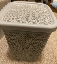Plastic pedal bin